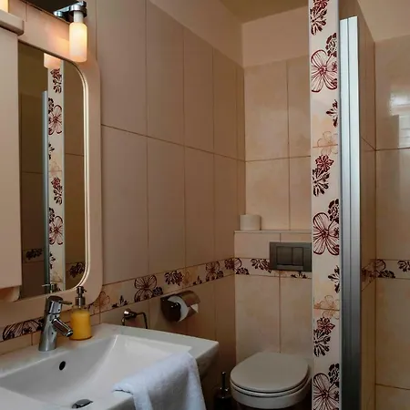 Garda Nyaraló *